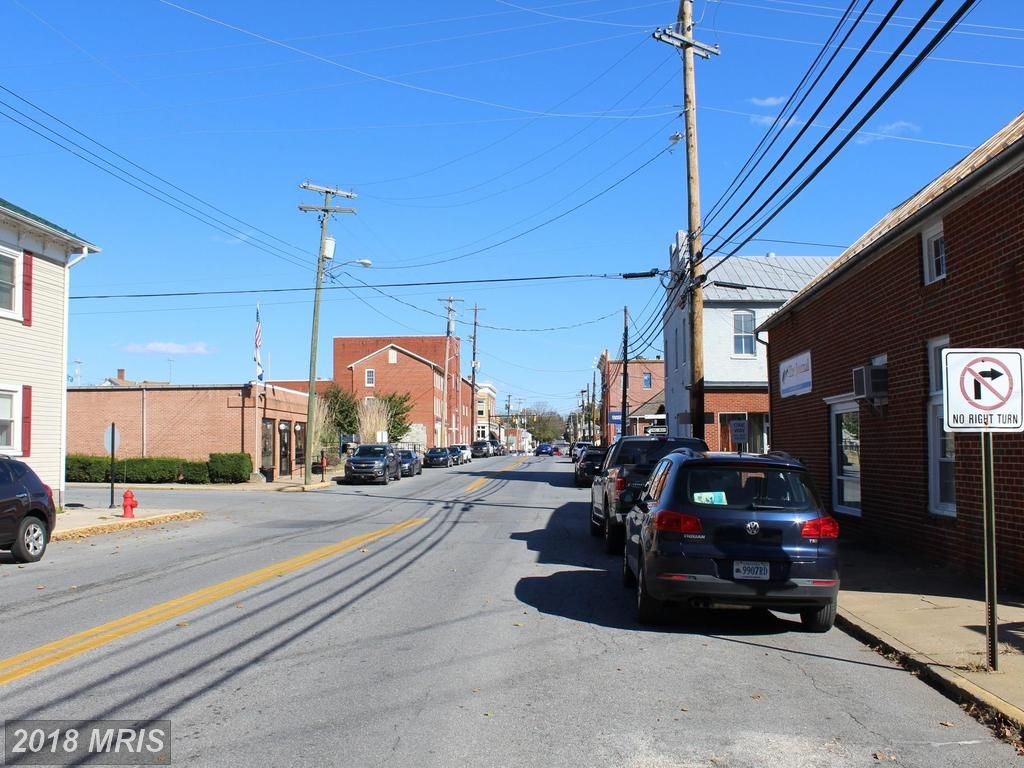 202 W Washington St, Charles Town, WV 25414